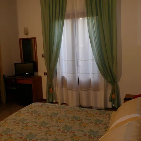 Astor Victoria Отель 3*