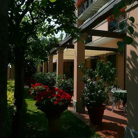 Отель Astor Victoria