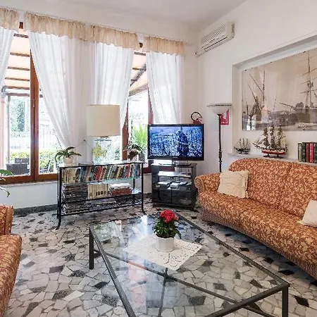 Отель Astor Victoria 3*